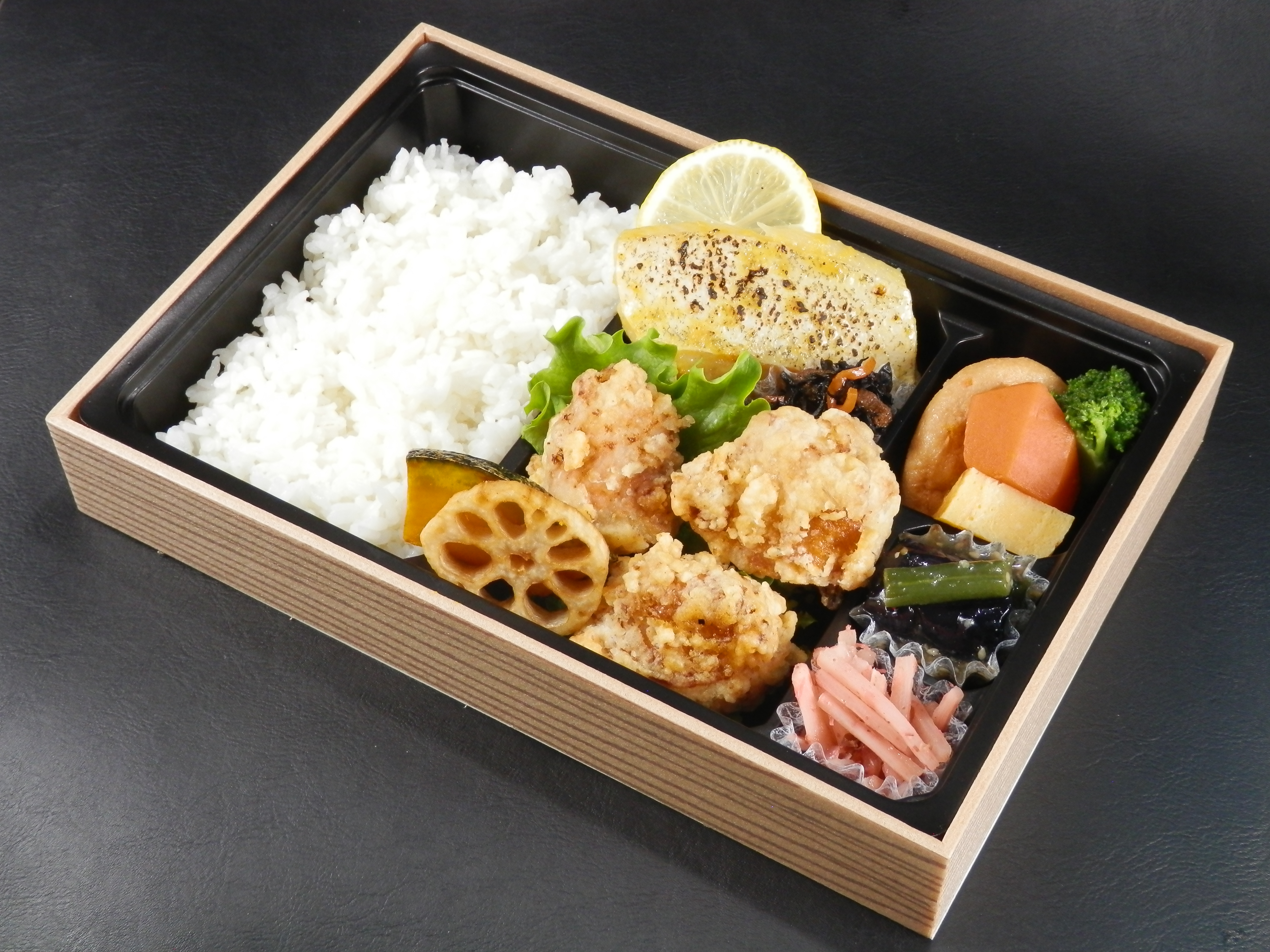 鶏の柚子しお唐揚げ＆カレイ西京焼き弁当