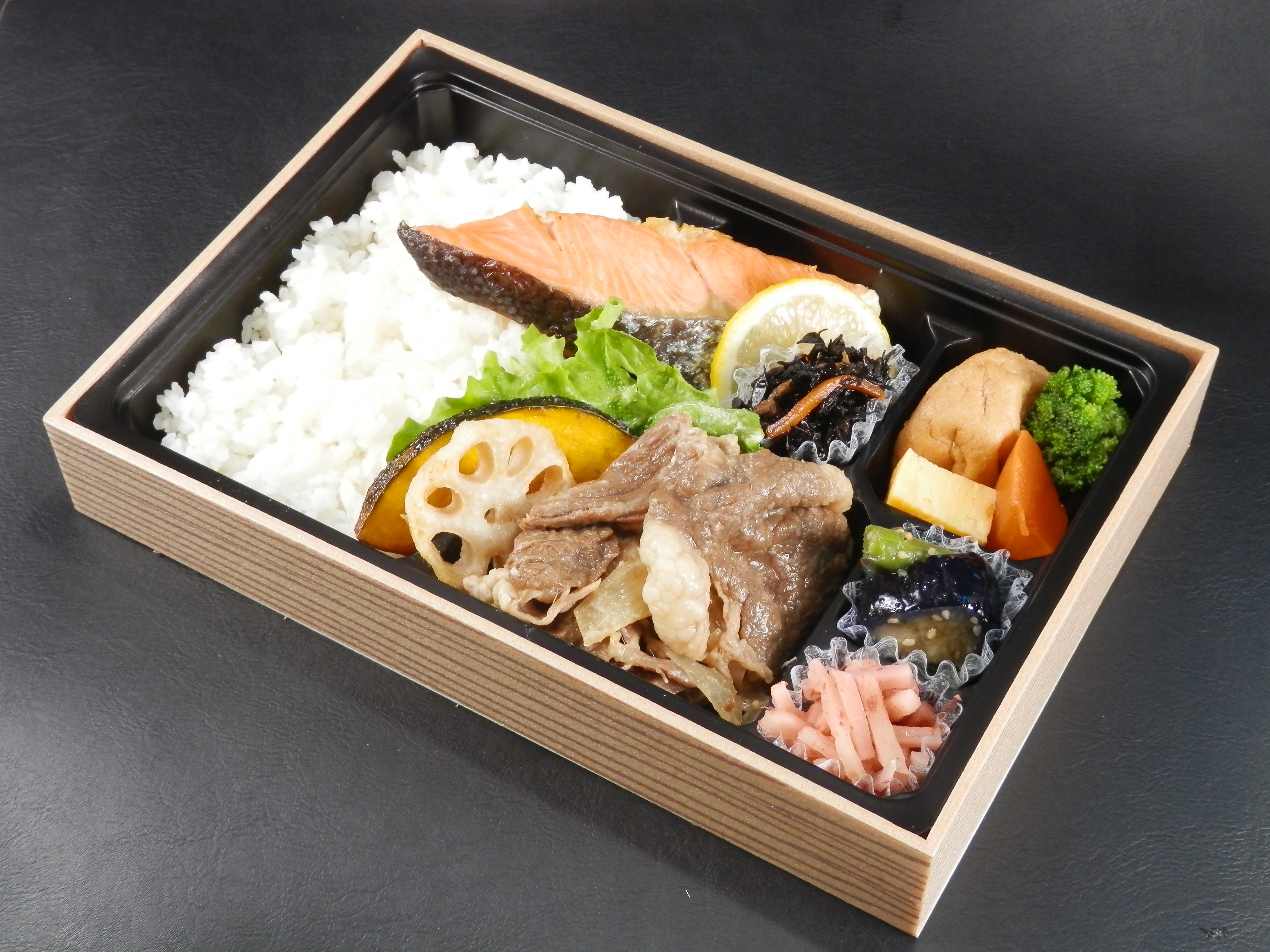 国産牛すき焼き＆鮭の塩焼き弁当