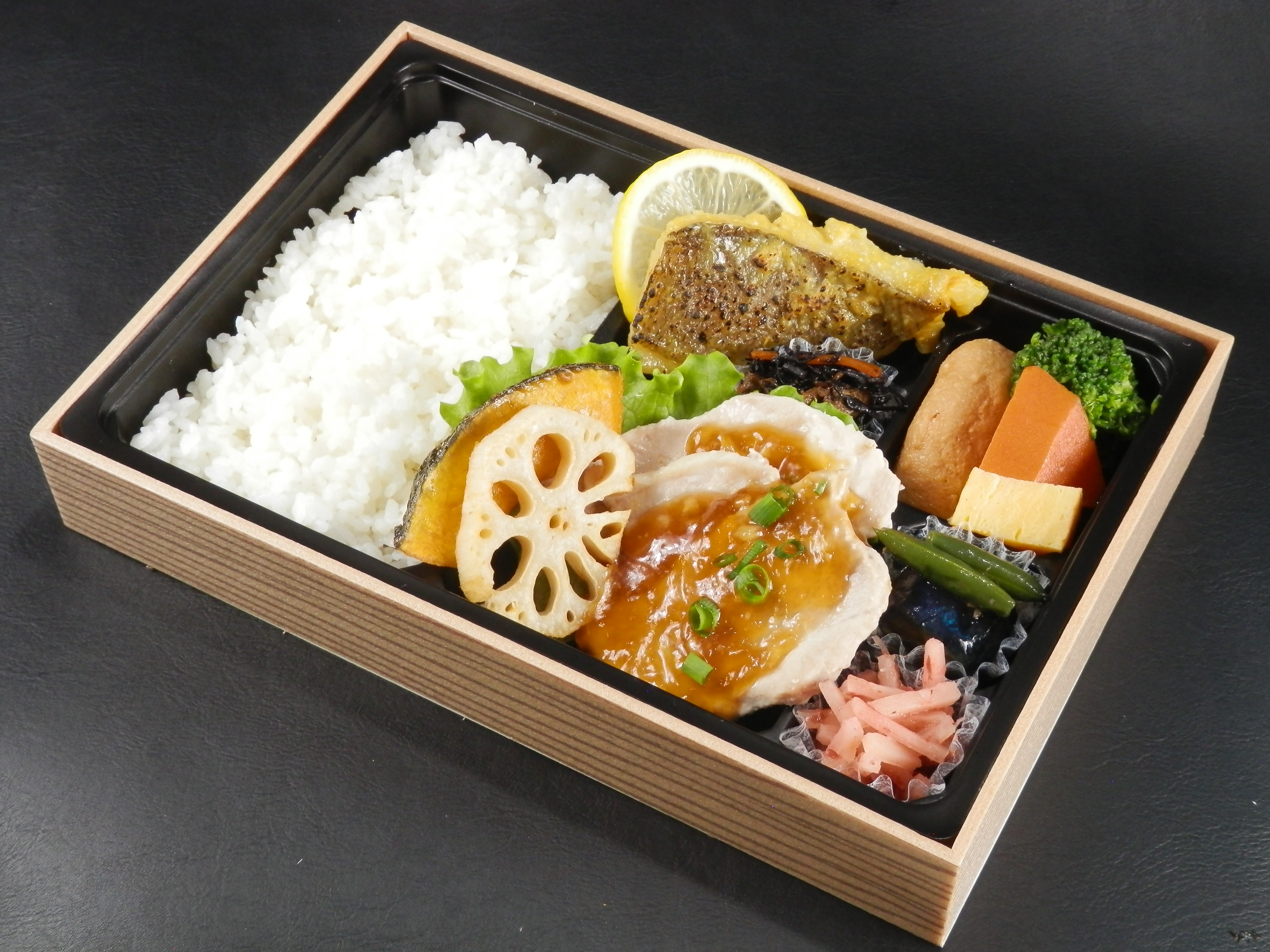豚ロース生姜あんかけ＆カレイ西京焼き弁当