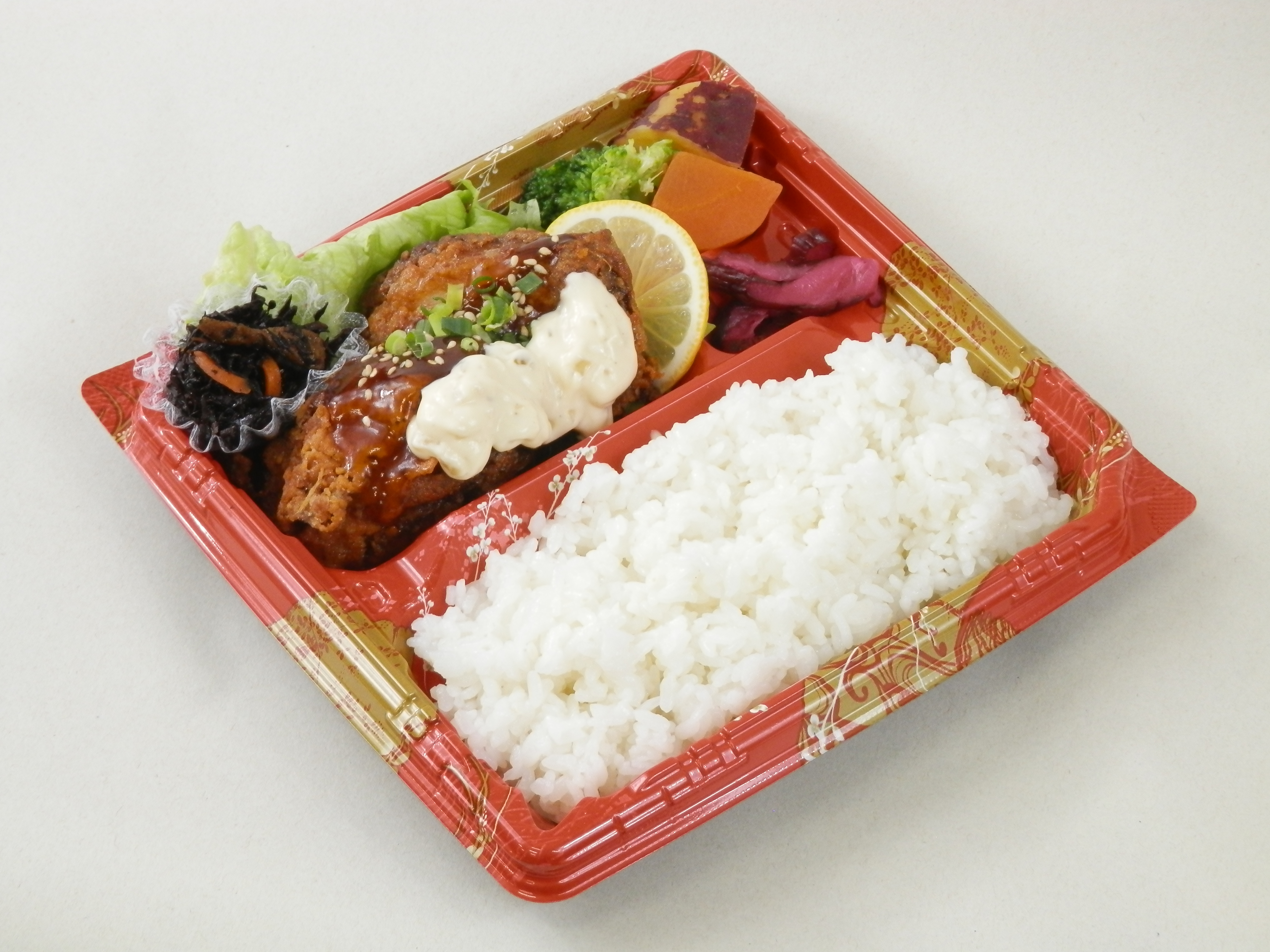 鶏竜田揚げのタルタル甘酢あんかけ弁当