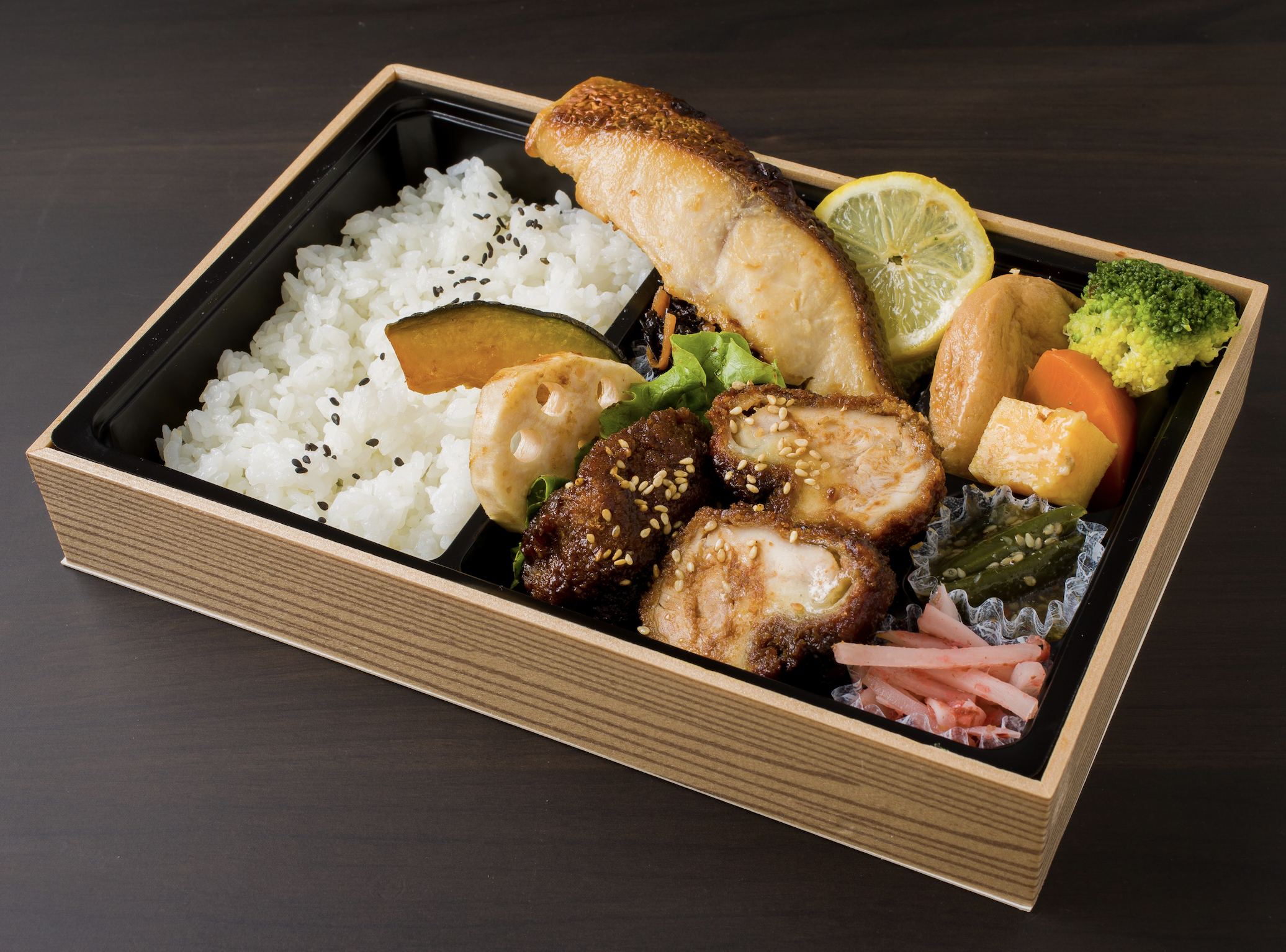 鶏の味噌カツ＆銀ひらす西京焼き弁当